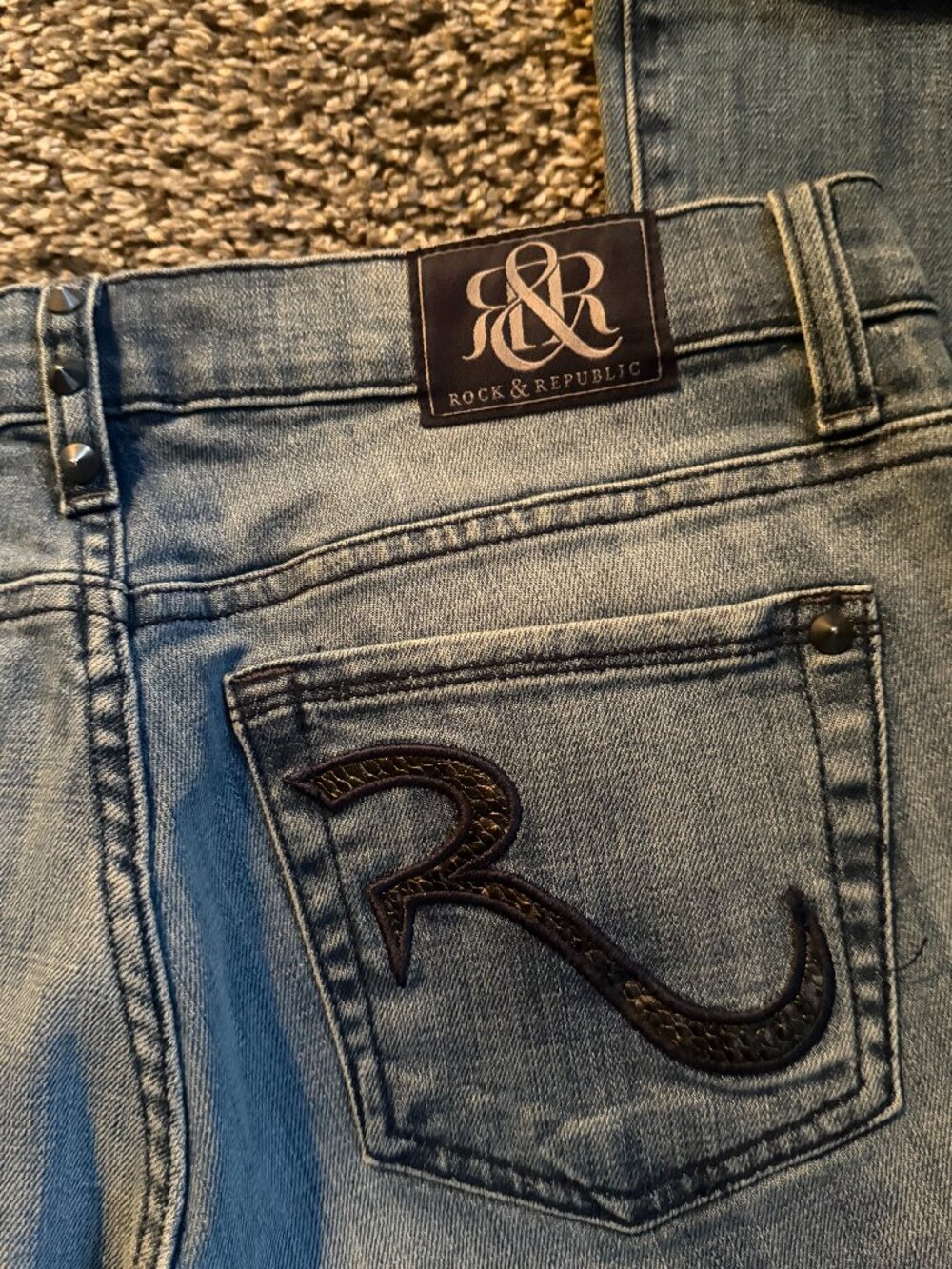 ROCK & REPUBLIC KASANDRA STUDDED JEANS - Picture 5 of 8
